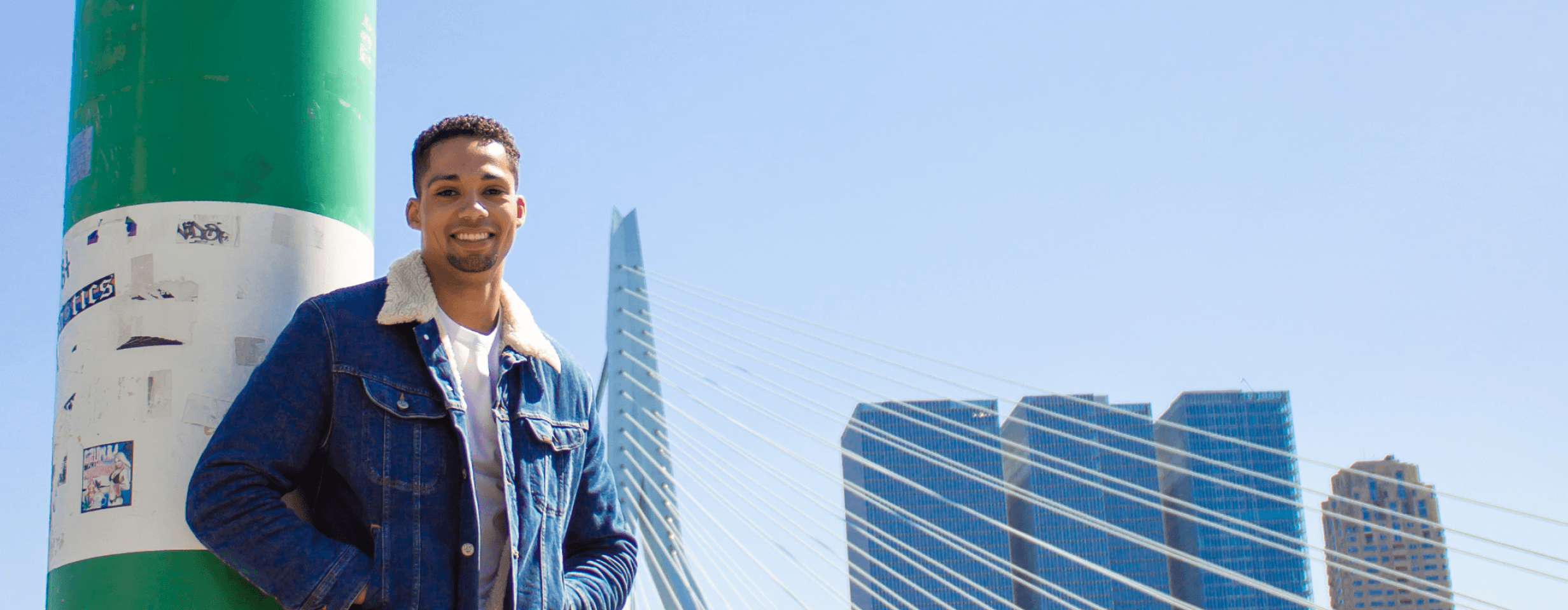 Student op de maasboulevard