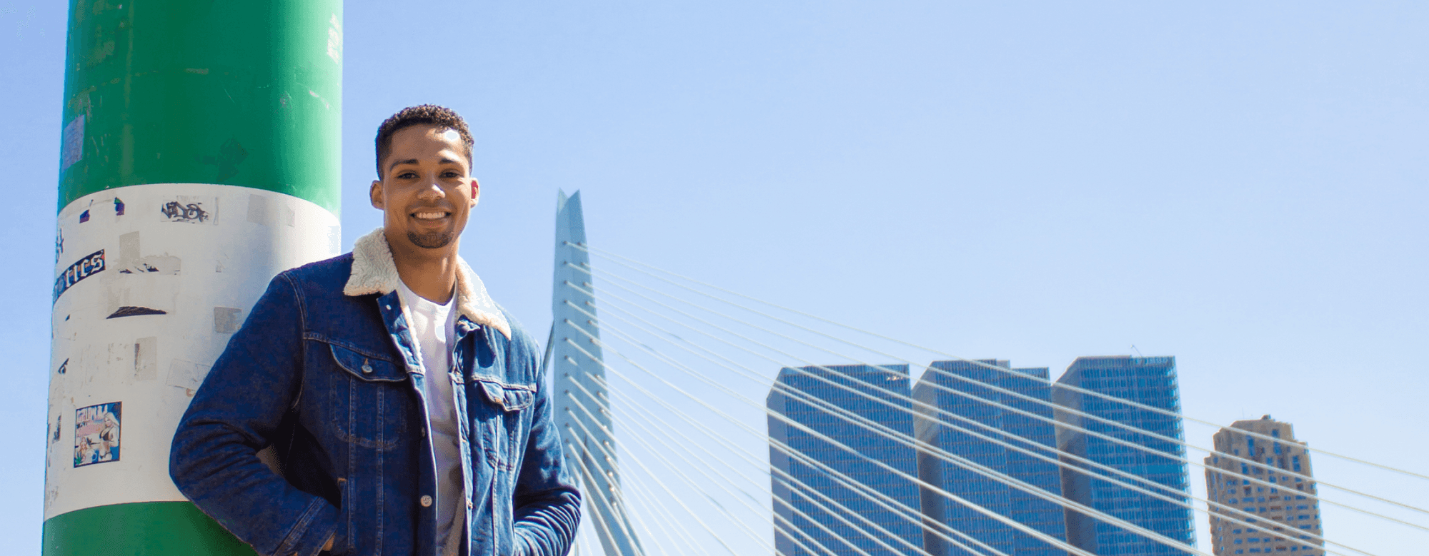 Student op de maasboulevard