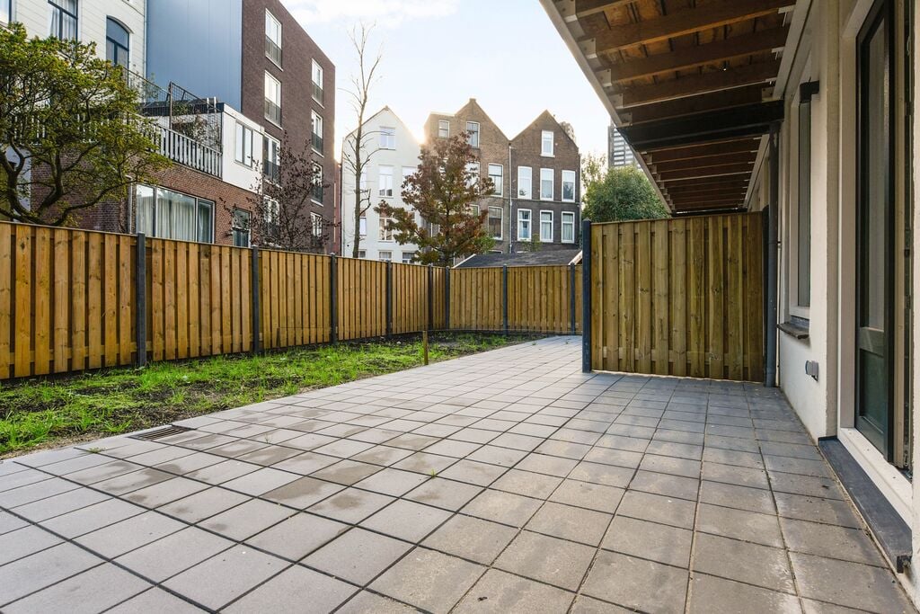 Achtergevel en tuin woongebouw KoBra